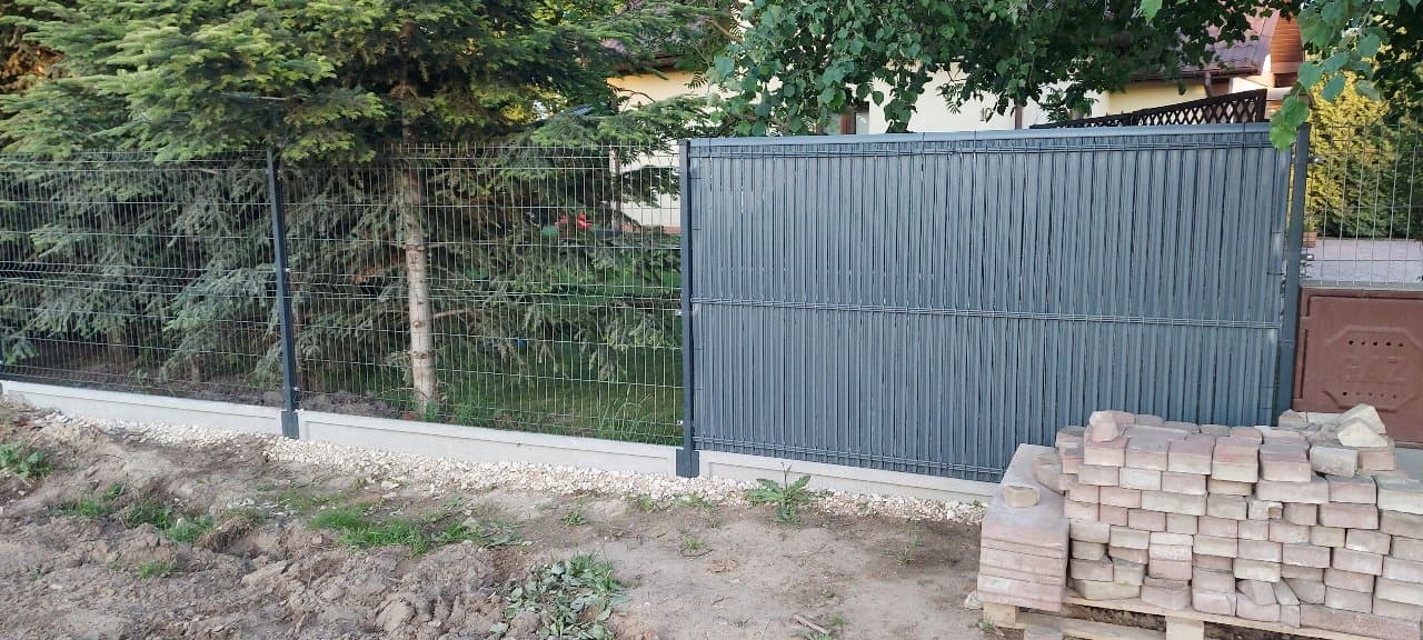 Realizacja ogrodzenia - Szary