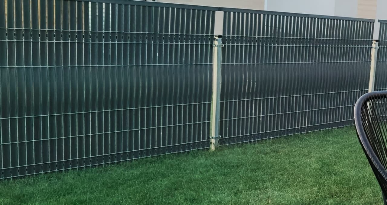 Realizacja ogrodzenia - Zielony